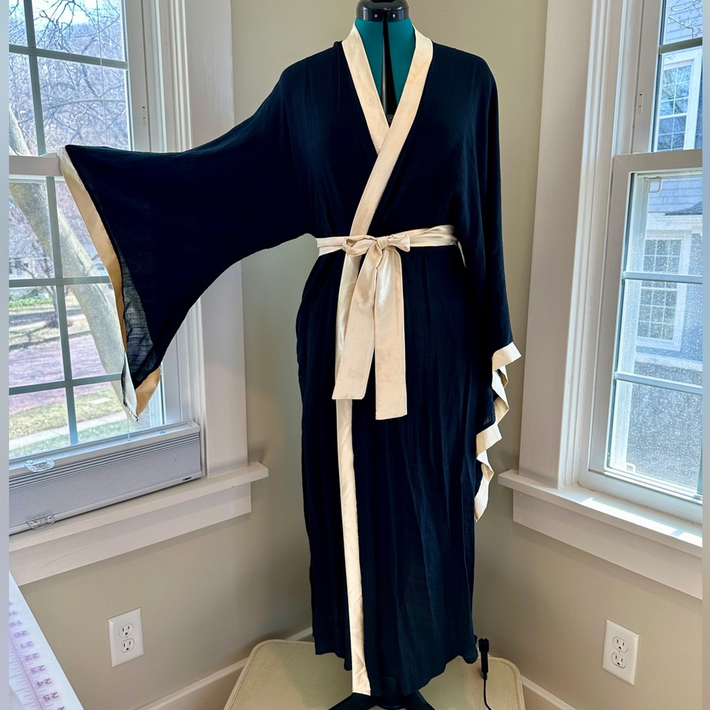 Romantic black robe